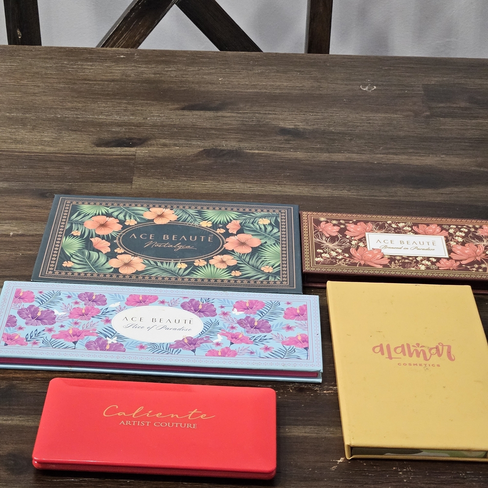 Eyeshadow X4, Highlight/bronzer X1, New Without packaging, Multicolor